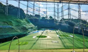 ーゴルフ練習場とゴルフスクールの違いとは？自分に合う選び方ガイドー